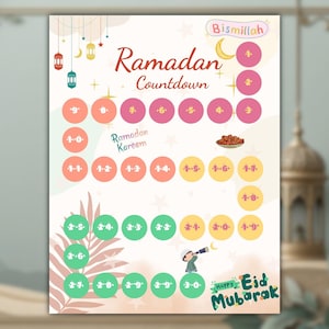 Könnte beinhalten: Ramadan Countdown Poster mit nummerierten Kreisen. Der Poster enthält die Wörter "Ramadan Countdown", "Ramadan Kareem", "Happy Eid Mubarak" und "Bismillah". Das Design zeigt einen Mond, Sterne und Laternen in Pastellfarben.