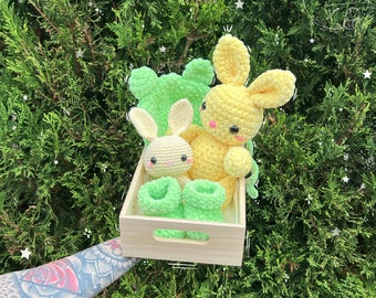 Coffret bébé Lapin Jaune Hochet peluche chausson bonnet Crochet Fait Main