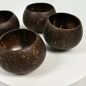 Set of 4 natural coconut bowls