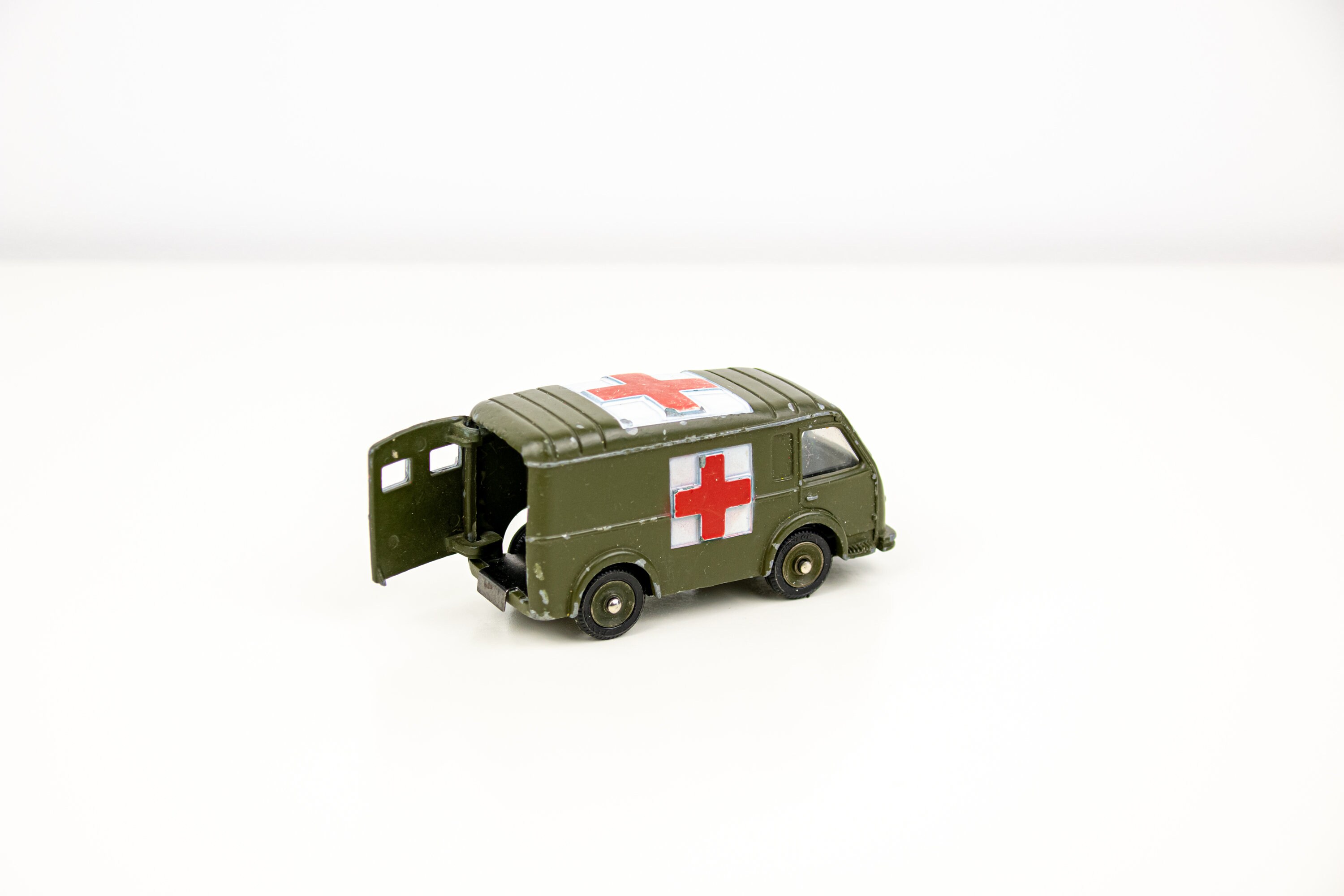 ミニカー DINKY TOYS ambulance militaire renault Vintage Dinky 80F - Ambulance Militaire Renault Carrier