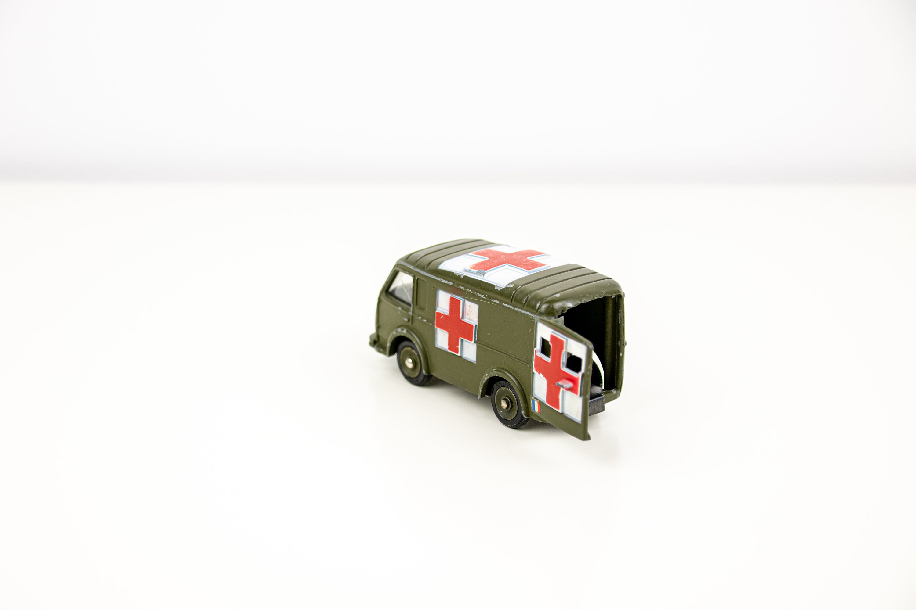 ミニカー DINKY No.80F MILITARY AMBULANCE RENAULT DINKY FRENCH NO. 80F - RENAULT MILITARY AMBULANCE - A/MINT