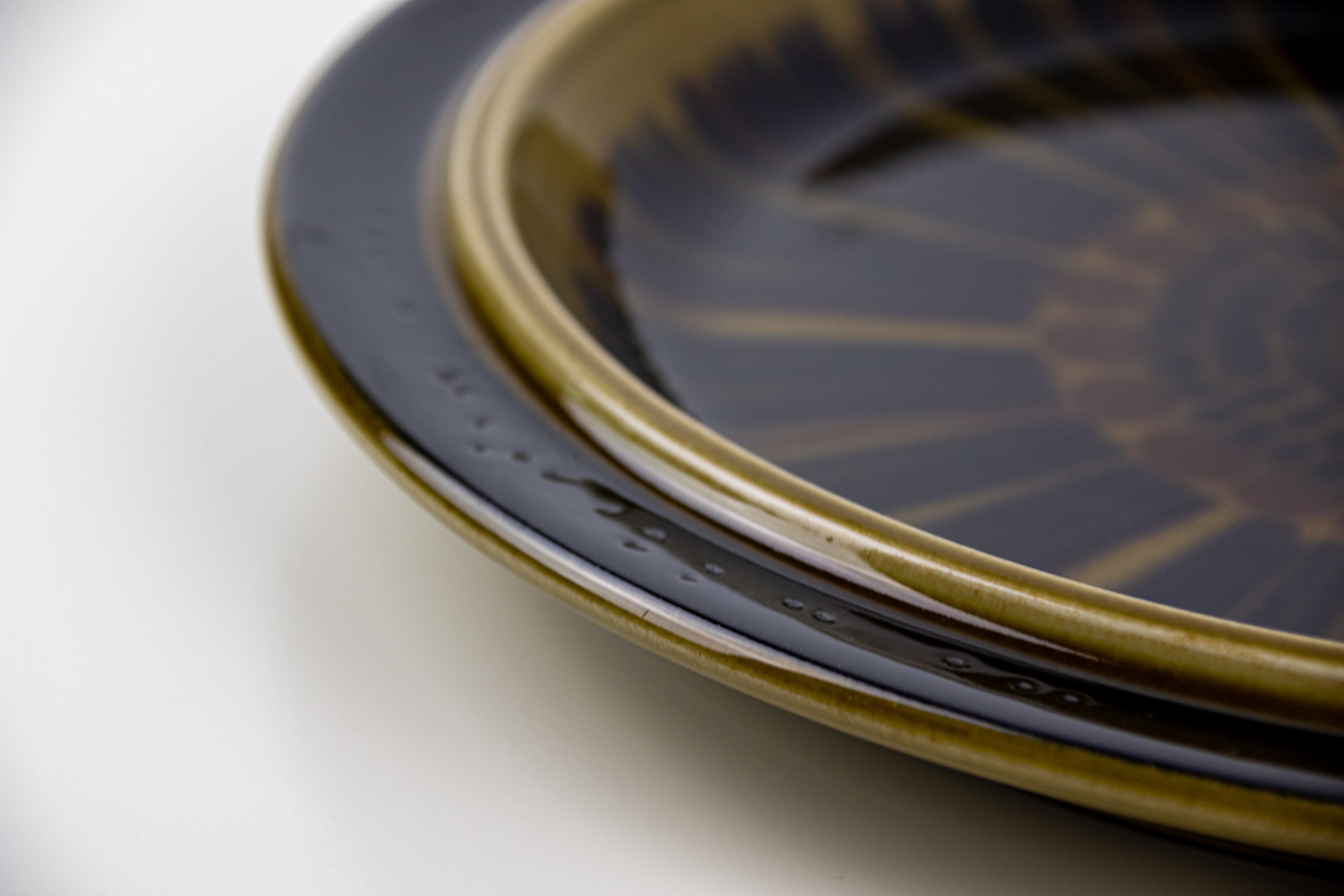 Arabia KOSMOS Round Serving Plate D-33 Cm - Designed by Arabia KOSMOS Round Serving Plate D-33 Cm - Designed by