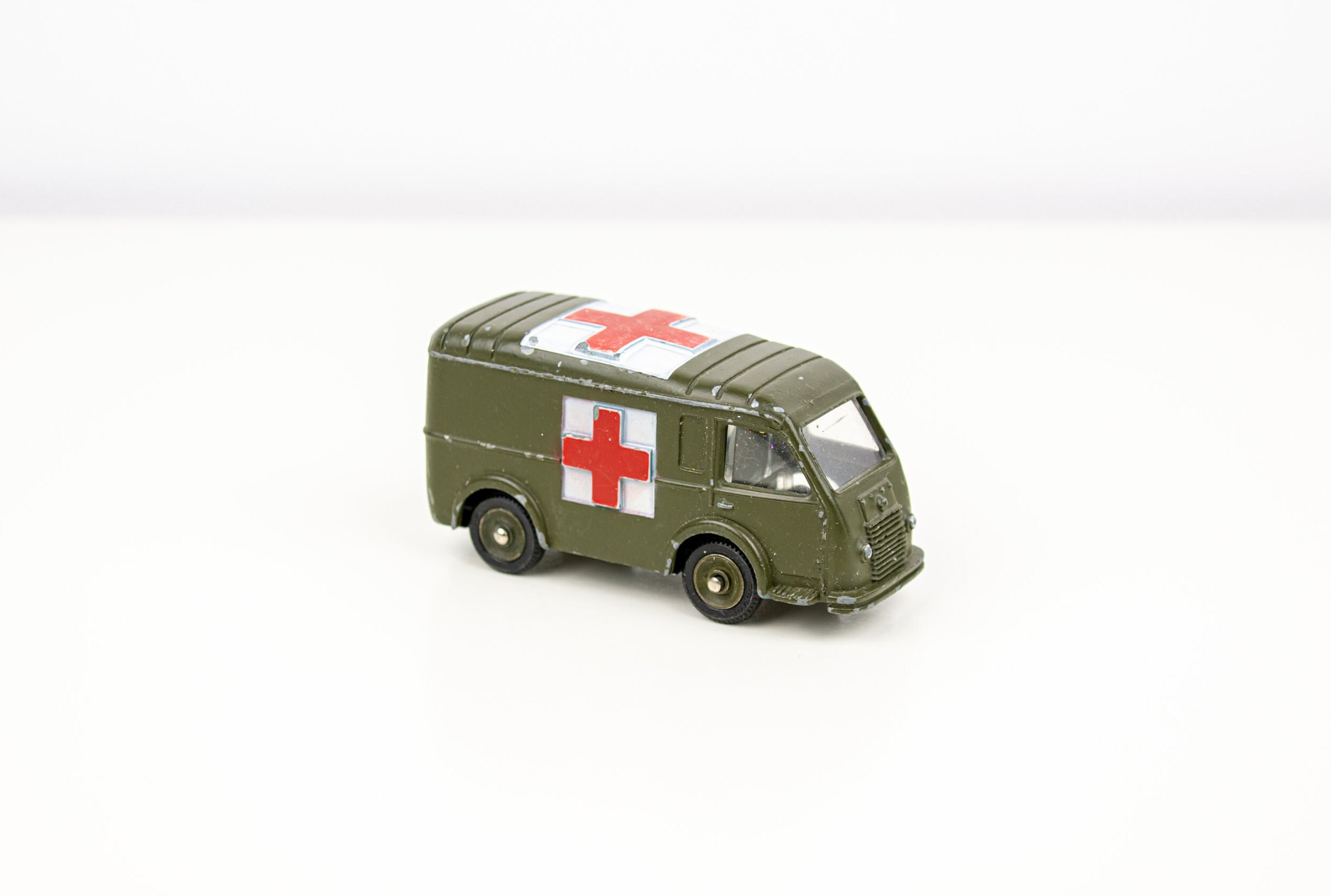 ミニカー DINKY No.80F MILITARY AMBULANCE RENAULT Dinky Toys Renault Carrier Military Vers.ii Ambulance Rims