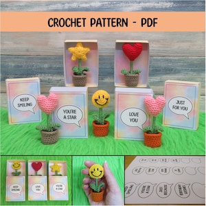 Puede incluir: Patrón de crochet PDF para hacer pequeñas decoraciones de flores en maceta con flores de diferentes colores y lemas como "Keep Smiling", "You're a Star", "Love You" y "Just for You".