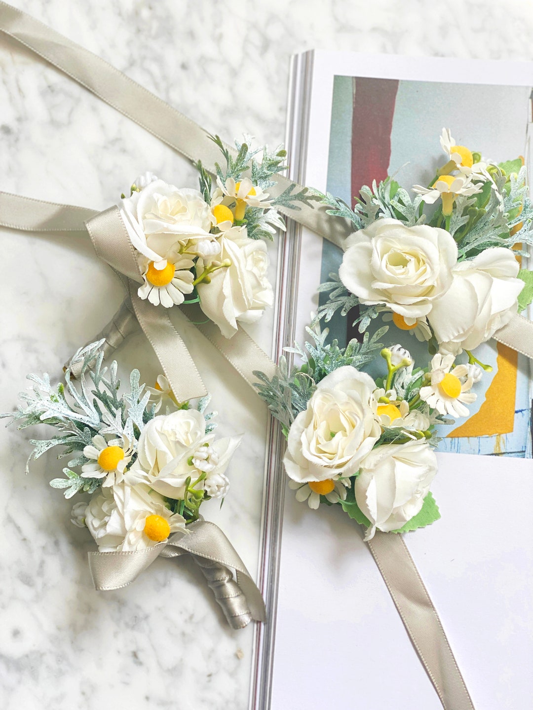 White Rose & Daisy Corsage: Romantic Wedding Wrist Flowers - Etsy