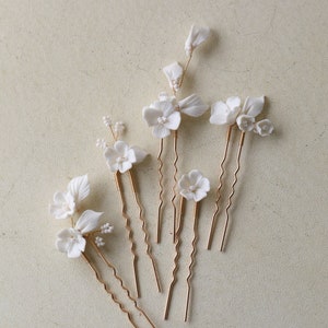 5Pcs White Ceramic Flower Pearl Hair Pins Bridal Hair Pins Bridesmaid Hair Accessories Valuable Wedding Gift Bride Handmade Party Hairpins Or