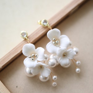 6Pcs Minimalist Pearl Ceramic Flower Hair Pins Bridal Hair Pins Set Bridesmaid earrings Hair Accessory Wedding Gift Handmade Party Hairpins Gold earring