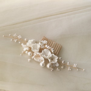 Pettine per capelli con fiore in ceramica Conchiglia Copricapo di perle Capelli da sposa Vite Accessori per capelli da damigella d'onore Prezioso regalo di nozze Sposa Clip da festa fatta a mano Oro