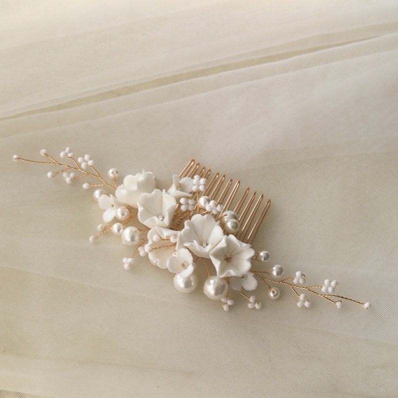 Pettine per capelli con fiore in ceramica Conchiglia Copricapo di perle Capelli da sposa Vite Accessori per capelli da damigella d'onore Prezioso regalo di nozze Sposa Clip da festa fatta a mano Oro