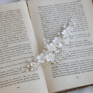 Peigne à cheveux en céramique à fleurs, couvre-chef en perles, vigne de cheveux de mariée, accessoires de cheveux de demoiselle d'honneur, cadeau de mariage précieux, pince de fête faite à la main image 5