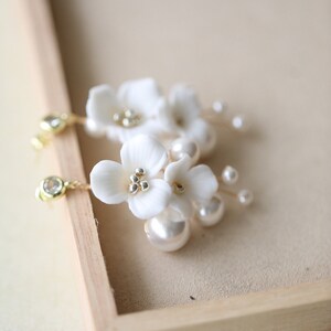 6Pcs Minimalist Pearl Ceramic Flower Hair Pins Bridal Hair Pins Set Bridesmaid earrings Hair Accessory Wedding Gift Handmade Party Hairpins Silver earring