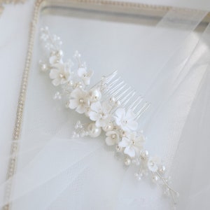 Pettine per capelli con fiore in ceramica Conchiglia Copricapo di perle Capelli da sposa Vite Accessori per capelli da damigella d'onore Prezioso regalo di nozze Sposa Clip da festa fatta a mano immagine 3