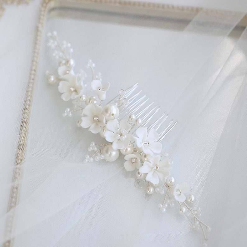 Peigne à cheveux en céramique à fleurs, couvre-chef en perles, vigne de cheveux de mariée, accessoires de cheveux de demoiselle d'honneur, cadeau de mariage précieux, pince de fête faite à la main image 3