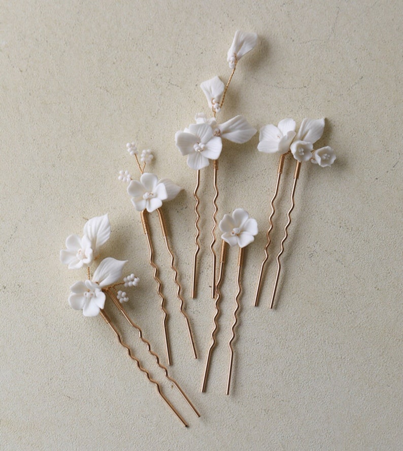 5Pcs White Ceramic Flower Pearl Hair Pins Bridal Hair Pins Bridesmaid Hair Accessories Valuable Wedding Gift Bride Handmade Party Hairpins Gold