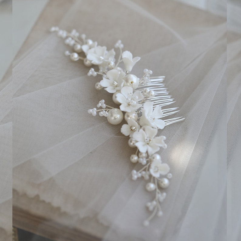 Peigne à cheveux en céramique à fleurs, couvre-chef en perles, vigne de cheveux de mariée, accessoires de cheveux de demoiselle d'honneur, cadeau de mariage précieux, pince de fête faite à la main Argent