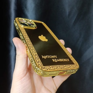 Custodia per iPhone personalizzabile con logo Apple e design dorato / Chiave greca / Tutti i modelli di iPhone / Custodia per iPhone ricamata in oro / Serie iPhone 11-12-13-14-15-16