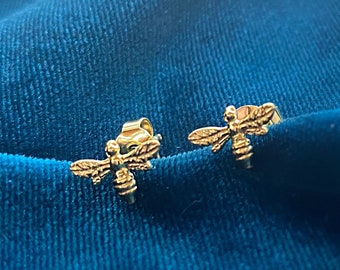 Pendientes de perno de abeja de oro de 24 k / Par de pernos de oro vermeil delicados / No empañar No alérgico Naturaleza de insecto de abeja bonita / Regalo Uso diario