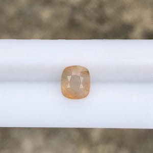 1.50カラット シルキーイエローピーチミックスサファイア 送料無料 セイロン