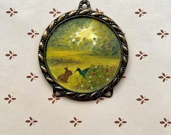 Pintura al óleo de paisaje en miniatura: Marco redondo florentino, conejo y un pájaro en el jardín.