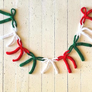 Christmas Bows Garland Crochet Pattern: Beginner-Friendly Easy DIY Holiday Decoration PDF Download