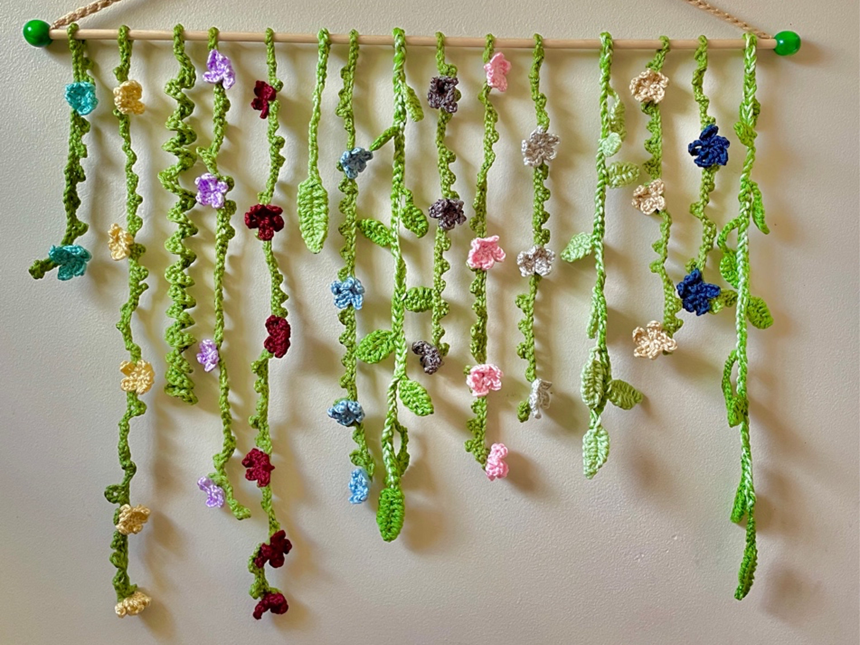 TSwift-inspired CROCHET PATTERN - Wall Hanging Discography - flowering vines, customizable, plant wall hanging, nature crochet