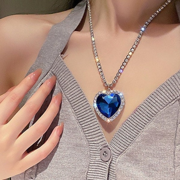 Collier coeur bleu océan | Pendentif strass étincelant | Métal argenté de haute qualité | Cadeau de bijoux parfait pour elle