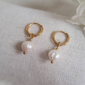 Delicate hoop earrings with freshwater pearls/elegant earrings/timeless/stainless steel/engagement/mother's day/gift idea/wedding