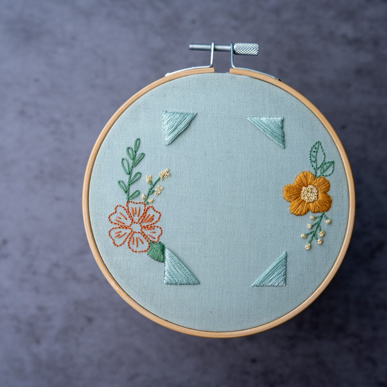 Embroidered floral photo frame, embroidery hoop picture holder, custom embroidery wall art, modern embroidery image 2