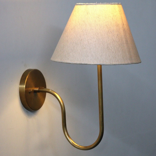 Radiant Brass Elegance Wall Lamp for Timeless Décor