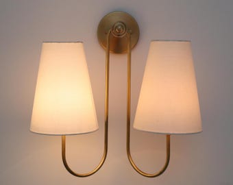Wandleuchte aus Messing mit zwei Armen, verstellbare Leuchte im Mid-Century-Stil