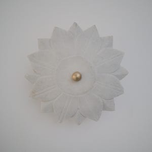 Genuine Alabaster Wall Sconce Minimalist Natural Stone Lamp for Contemporary Spaces