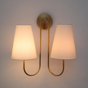 Hantverksmässig vägglampa i mässing med dubbel arm, modern vägglampa från mitten av århundradet, sovrumslampor