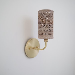 Handcrafted Alabaster Wall Lamp Soft Glow Stone Lighting for Luxury Interiors