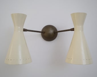 Lampada da parete doppia Luminous Brillante in ottone grezzo, realizzata a mano