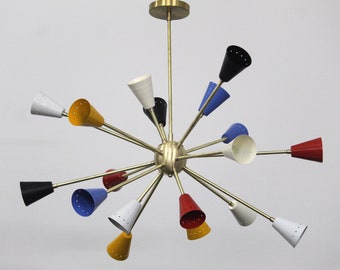 Aggiungi un tocco di eleganza alla tua casa con il nostro lampadario artigianale fiammingo in ottone multicolore