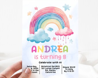 Puede incluir: Una invitación de cumpleaños de arcoíris colorida con un diseño de acuarela. La invitación presenta un arcoíris con nubes y gotas de lluvia, y el texto "ANDREA cumple 8 años". La invitación también incluye detalles sobre la fiesta, como la fecha, la hora, la ubicación y la información de RSVP.