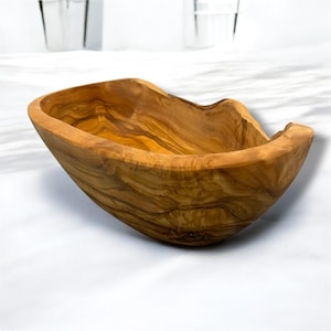 Fruit bowl | Rustic bowl | Boat-shaped bowl | Handmade | Olive wood