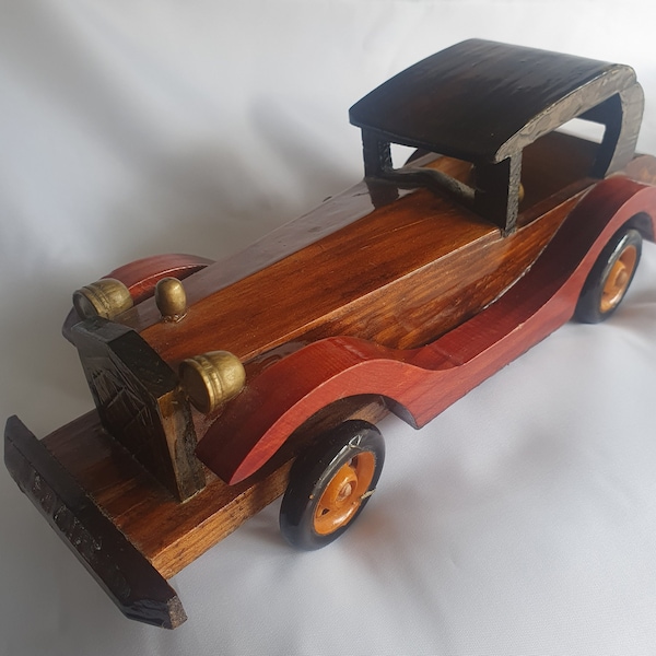 voiture vintage figurine en bois, fabriqué a la main, cadeau pour lui, collection.