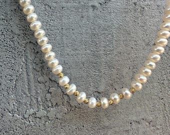 Collier ras de cou avec perles d'eau douce : perles en or 18 carats, longueur réglable