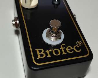 Brofec-Pedal. Beurteilen Sie ein Pedal nicht nach seiner Hülle. Seien Sie vorsichtig!!! NICHT für Musik. Es ist das einzige Pedal, das für Tätowierer modifiziert wurde.
