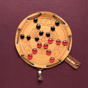 Pretwa, antiguo juego de mesa indio en funda de piel sintética
