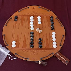 Traditioneel backgammon bordspel in etui van imitatieleer