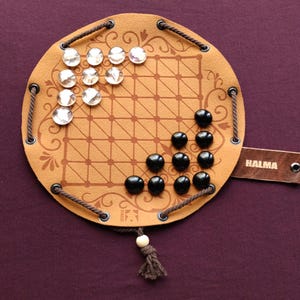 Juego de mesa tradicional Halma en funda de piel sintética