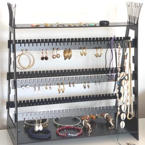 Wood Earring Organizer Stand, Minimalist Jewelry Holder Display for Studs & Hoops, Earring Holder Personalized, Jewelry Stand Hanger