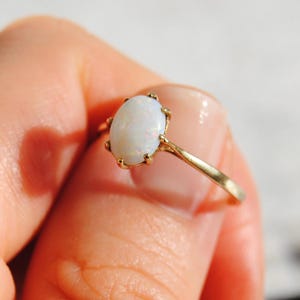 Opal Solitaire - 9ct Gold Vintage Ring - UK Size O