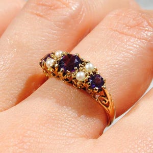 Anillo vintage de oro de 9 quilates con amatista y perla (talla P del Reino Unido)