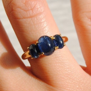 Sapphire Three Stone - Cabochon - 9ct Gold Vintage Ring