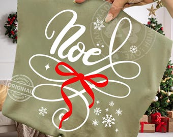 Elegant Noël Christmas PNG, rött band och snöflingor design, festlig vit text