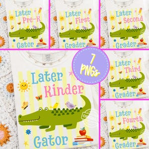 Könnte beinhalten: Weiße T-Shirts mit farbenfrohen Designs für verschiedene Klassenstufen. Jedes Shirt zeigt ein Cartoon-Alligator, die Wörter "Later" und die Klassenstufe sowie Grafiken wie Sonne, Schmetterlinge und Bücher. Die Shirts sind für Pre-K bis Fourth Grade.