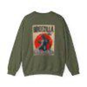 Puede incluir: Sudadera verde oliva con un gr&aacute;fico de Godzilla contra un sol rojo y la palabra "GODZILLA". La sudadera tiene cuello redondo y mangas largas.